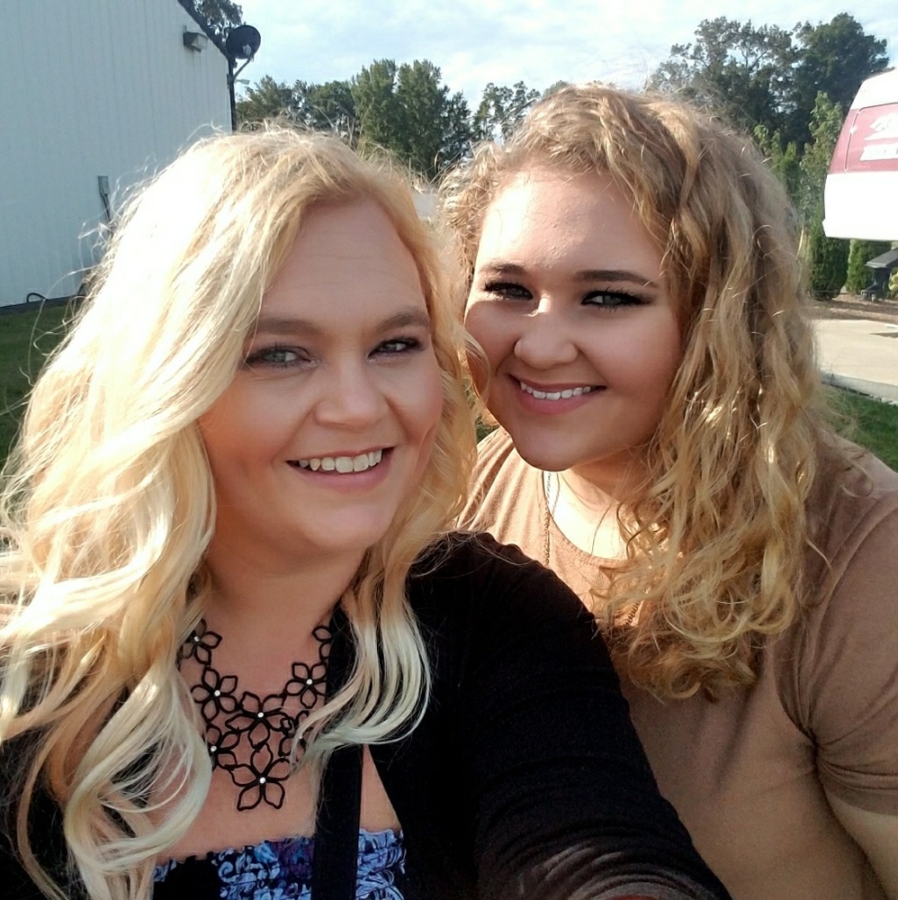 Meet your Posher, Diana & Sydnee.